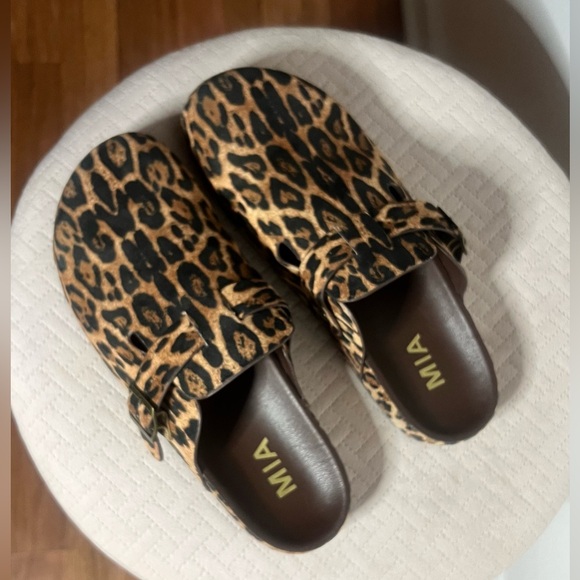 Leopard Print Clogs - Picture 3 of 5